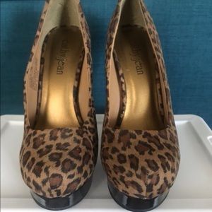 Leopard pumps